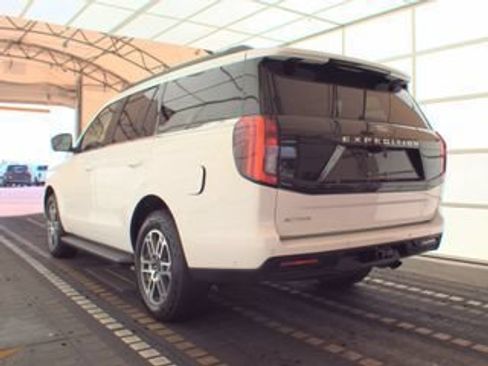 Used 2025 Ford Expedition Active AWD/4WD image 7