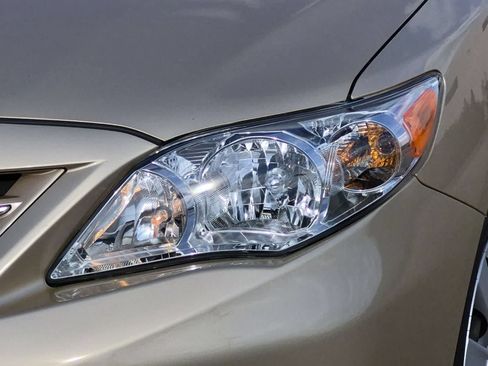 Used 2013 Toyota Corolla LE FWD image 11