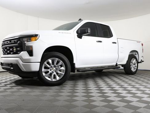 Used 2025 Chevrolet Silverado 1500 Custom image 1