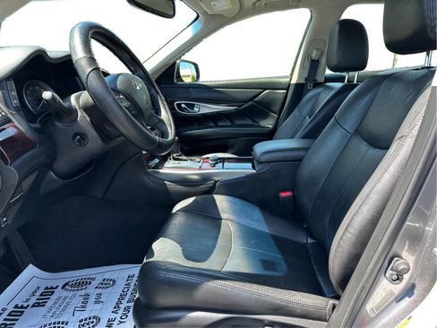 Used 2015 INFINITI Q70 3.7 RWD image 10