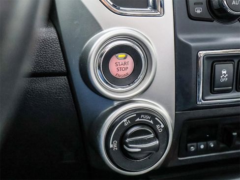 Used 2020 Nissan Titan SL w/ Moonroof Package image 35