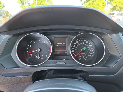 Used 2018 Volkswagen Tiguan SE AWD/4WD image 26