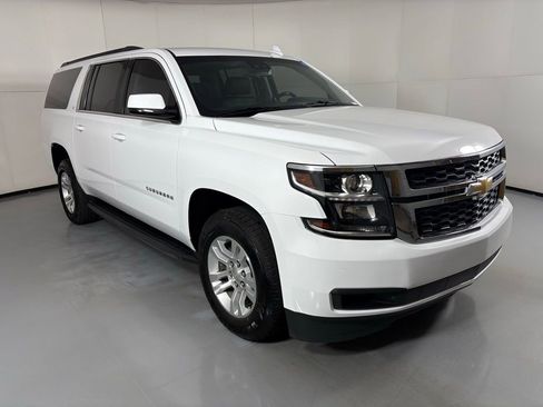 Used 2019 Chevrolet Suburban LT image 2