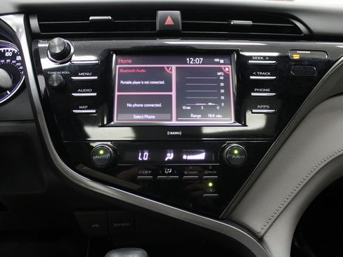 Used 2020 Toyota Camry SE image 37