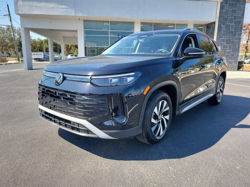 Used 2025 Volkswagen Tiguan S image 4