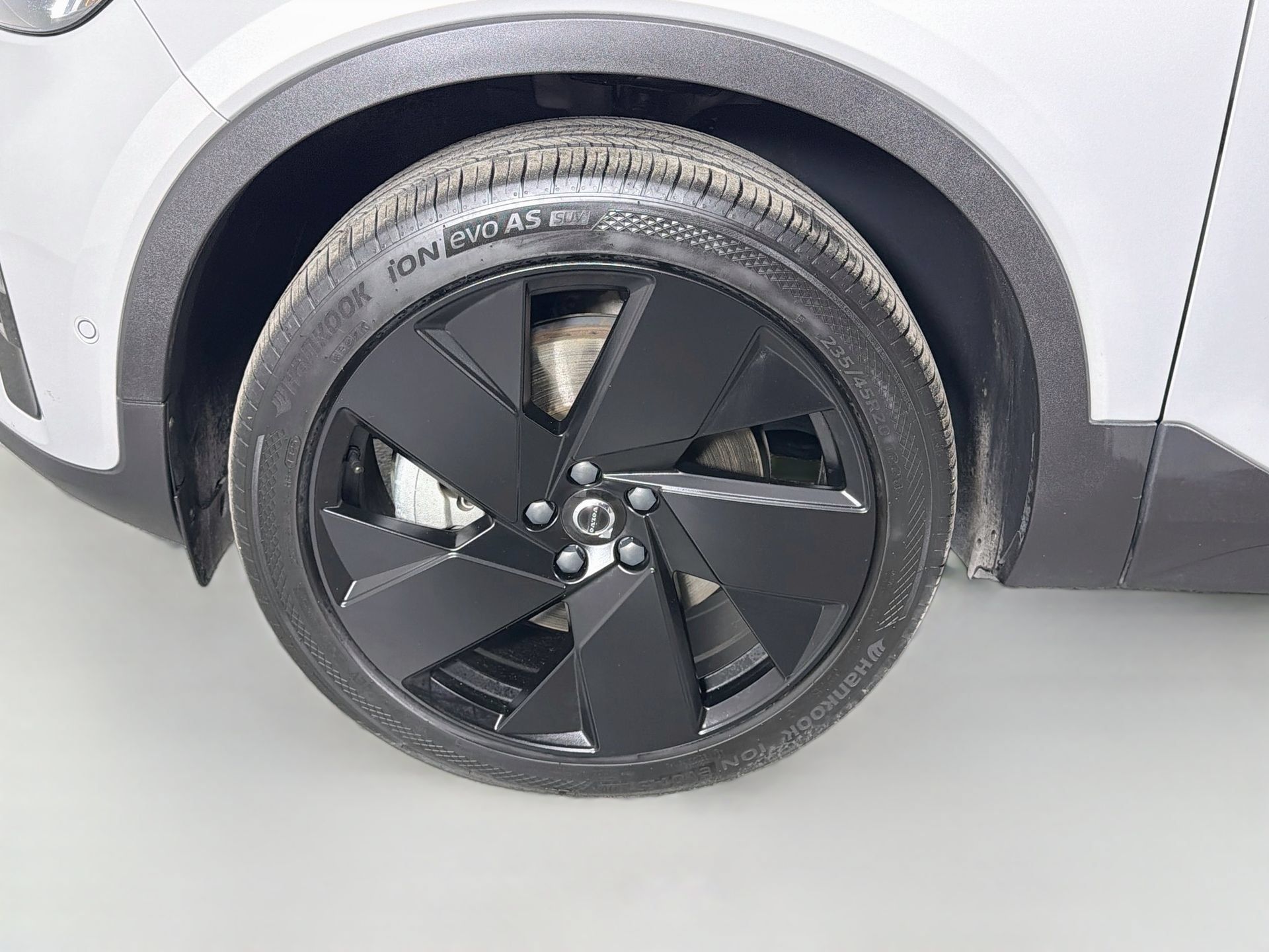 Certified 2023 Volvo C40 P8 Recharge Ultimate w/ Protection Package Premier AWD/4WD image 32