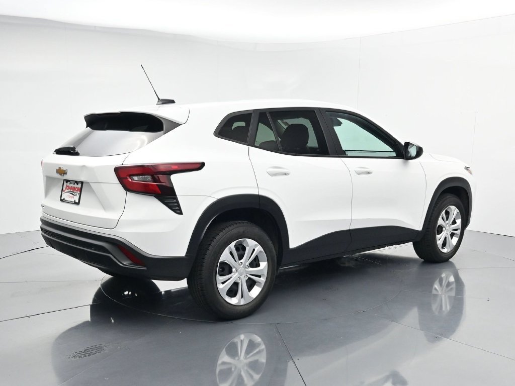 Used 2024 Chevrolet Trax LS FWD image 8