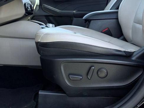 Used 2022 Ford Escape Titanium AWD/4WD image 18