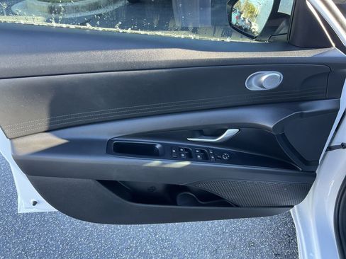 Used 2023 Hyundai Elantra SEL image 14