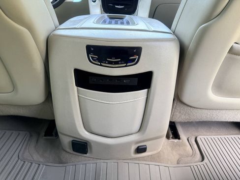 Used 2017 Cadillac Escalade Premium Luxury AWD/4WD image 36