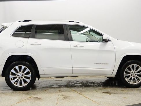 Used 2016 Jeep Cherokee Overland w/ Technology Group image 6