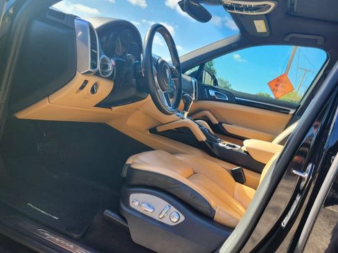 Used 2017 Porsche Cayenne AWD/4WD image 24