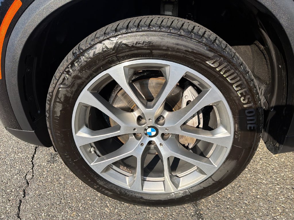Used 2024 BMW X5 xDrive40i w/ Parking Assistance Package AWD/4WD image 16