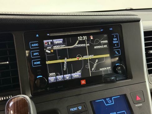 Used 2017 Toyota Sienna Limited Premium image 35