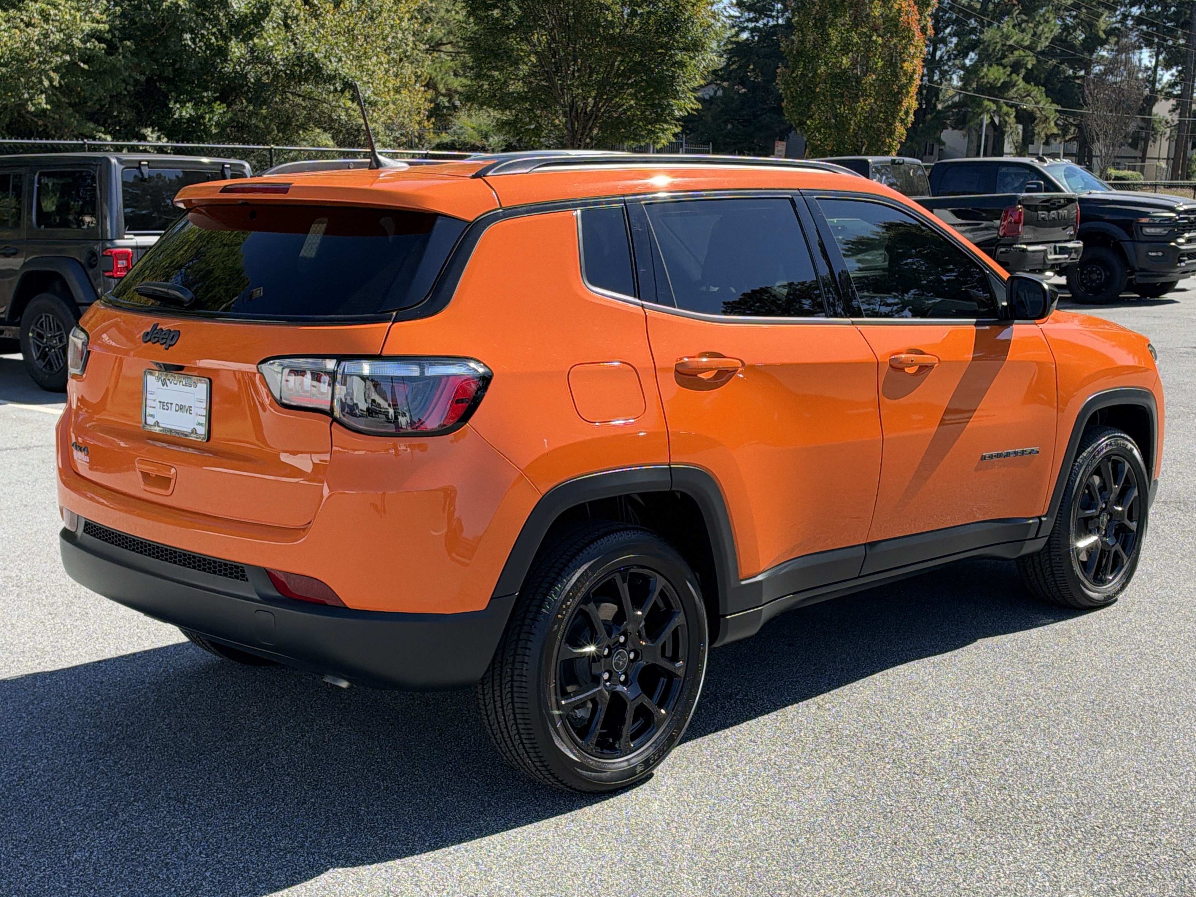 Used 2026 Jeep Compass Latitude AWD/4WD image 8