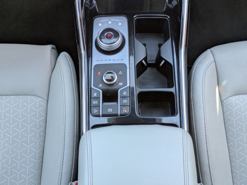 Used 2022 Kia Sorento SX Prestige w/ Panoramic Sunroof Package image 6