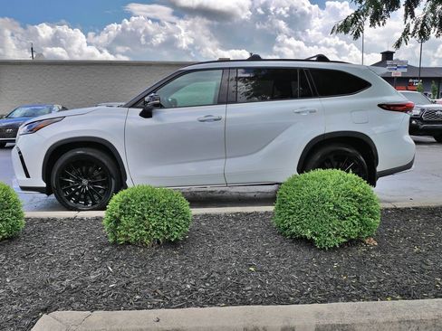 Used 2023 Toyota Highlander XSE FWD image 4