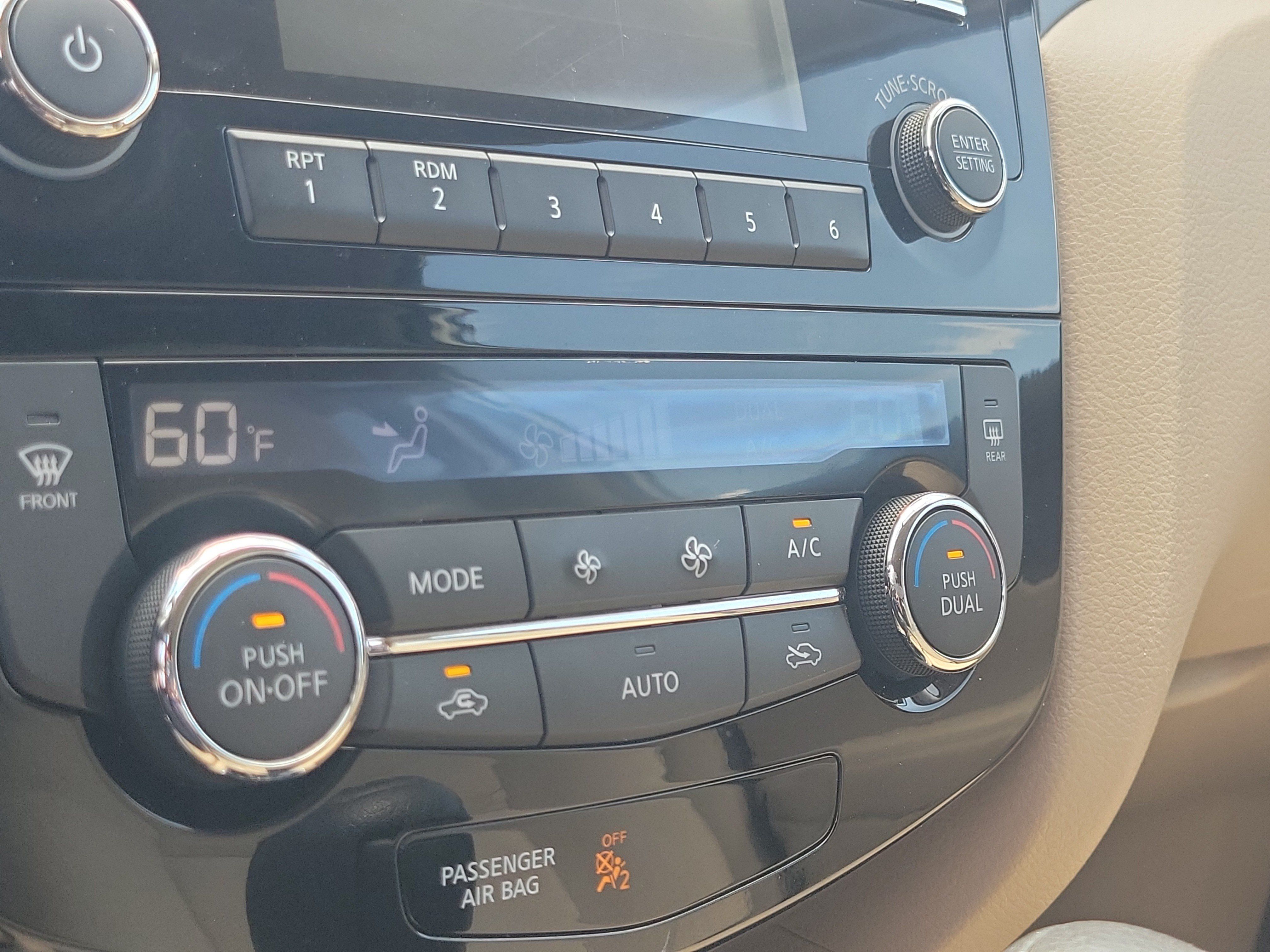 Used 2016 Nissan Rogue SV AWD/4WD image 29