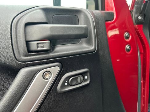 Used 2012 Jeep Wrangler Rubicon w/ PWR Convenience Group image 11