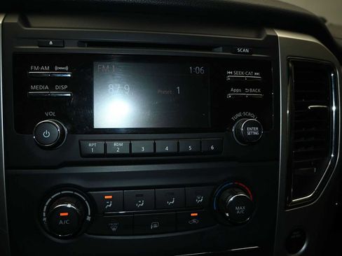 Used 2017 Nissan Titan SV AWD/4WD image 16