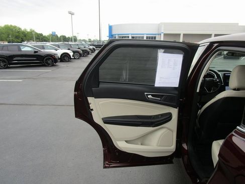 Used 2021 Ford Edge Titanium image 19