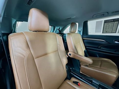 Used 2019 Toyota Highlander Limited image 28