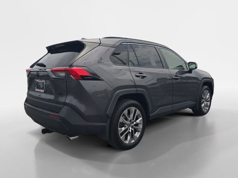 Used 2019 Toyota RAV4 XLE Premium w/ Carpet Mat Package FWD image 6