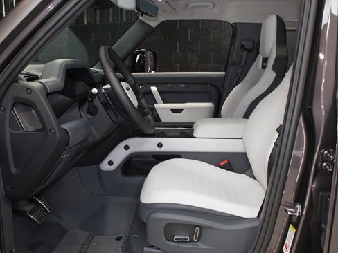 Used 2025 Land Rover Defender 110 AWD/4WD image 35