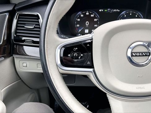 Used 2017 Volvo XC90 T6 Momentum w/ Vision Package image 23