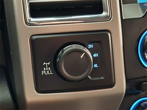 Used 2017 Ford F250 Lariat w/ Chrome Package image 20