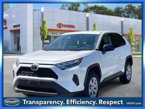 Used 2025 Toyota RAV4 LE AWD/4WD image 4