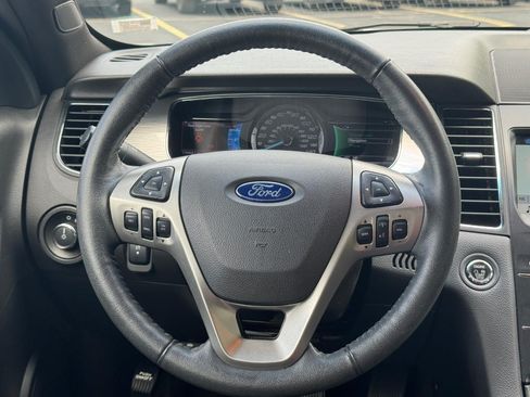 Used 2018 Ford Taurus SEL w/ Equipment Group 201A FWD image 12