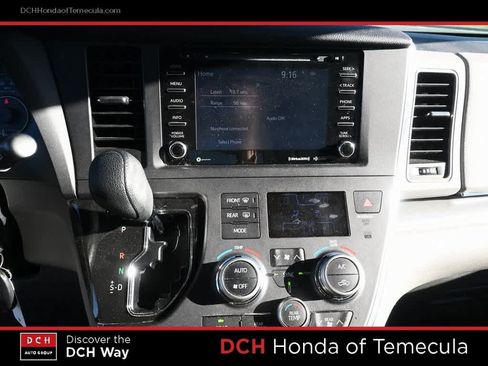 Used 2018 Toyota Sienna LE image 12