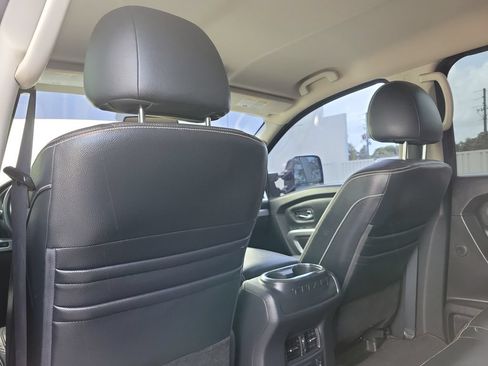 Used 2017 Nissan Titan PRO-4X w/ Pro-4x Convenience Package AWD/4WD image 17