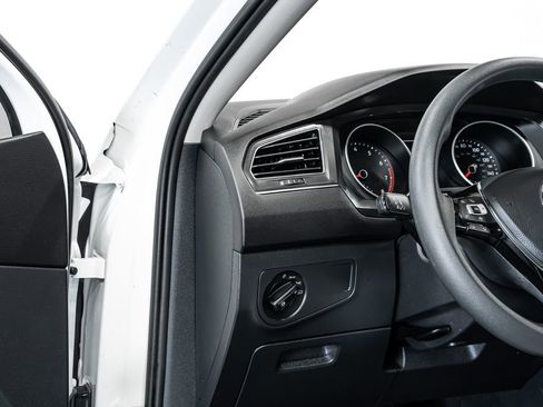 Used 2021 Volkswagen Tiguan S image 13