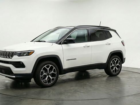 Used 2025 Jeep Compass Limited AWD/4WD image 3
