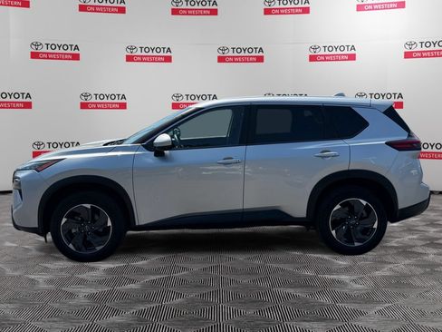 Used 2024 Nissan Rogue SV FWD image 8