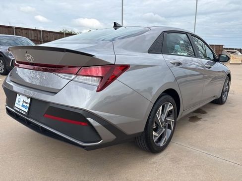 Used 2025 Hyundai Elantra Sport FWD image 3