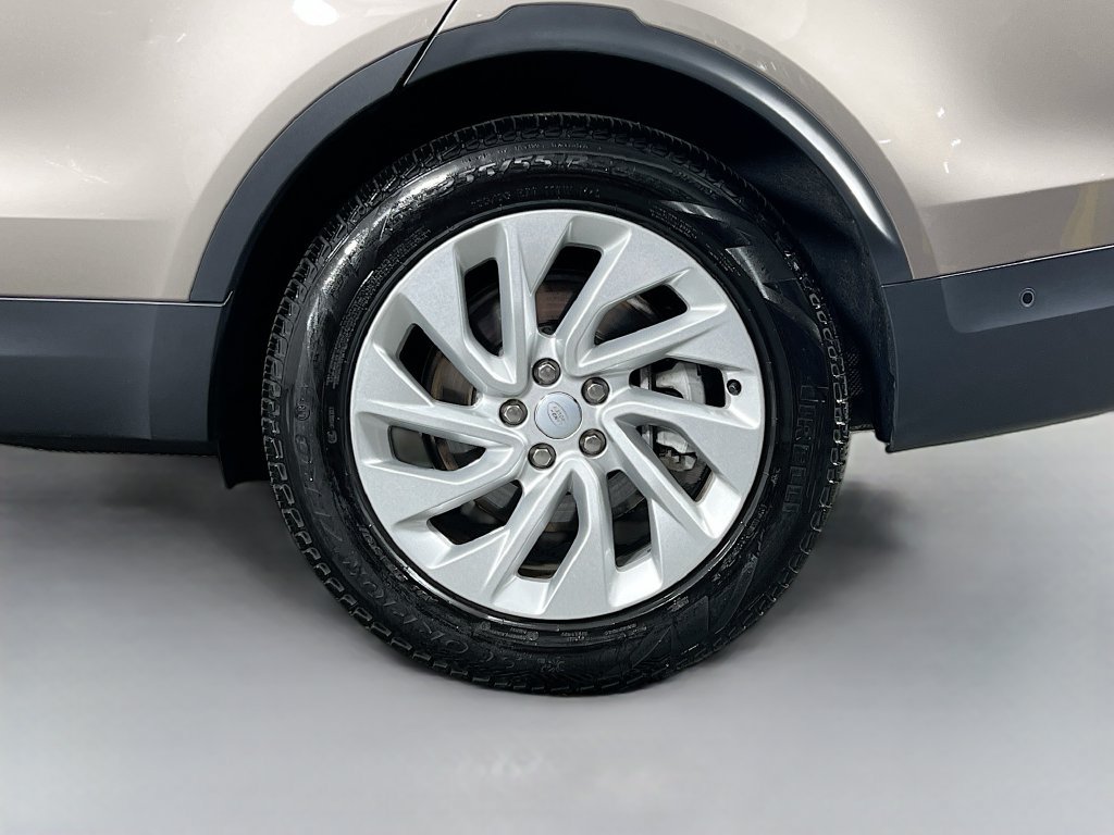 Used 2025 Land Rover Discovery S AWD/4WD image 33