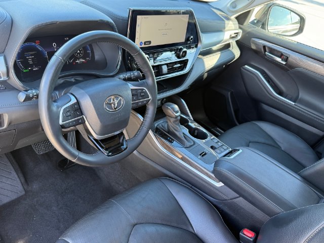 Used 2023 Toyota Highlander Platinum FWD image 7