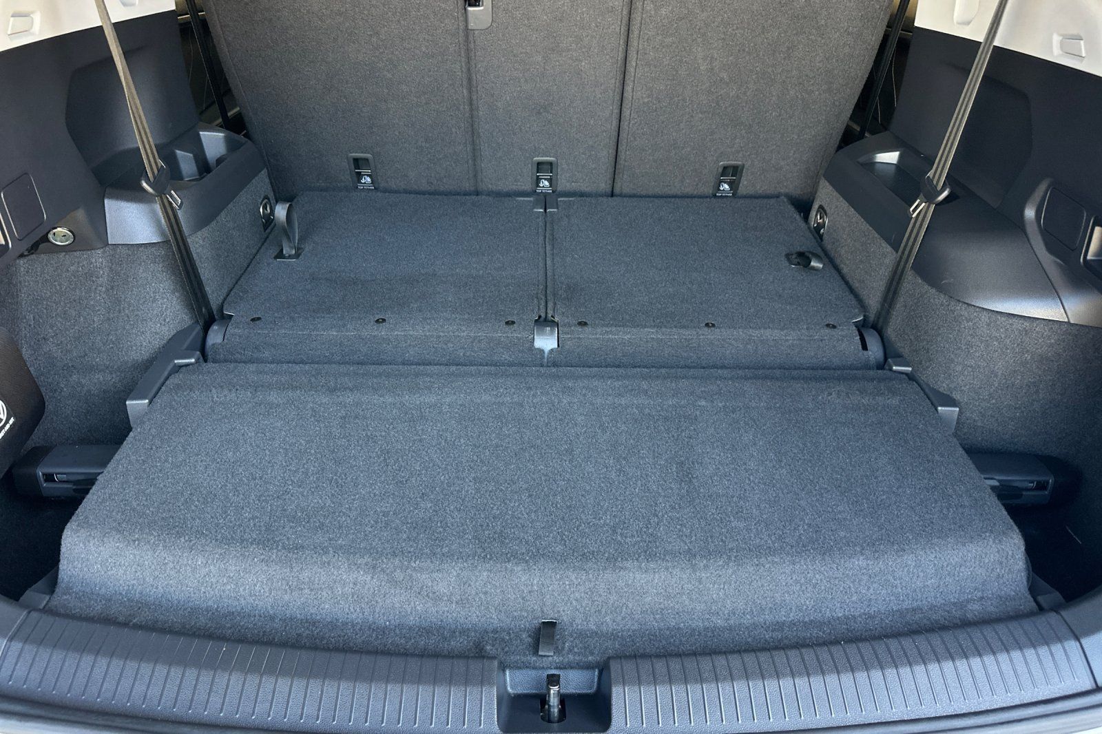 Used 2023 Volkswagen Tiguan SE w/ Panoramic Sunroof Package FWD image 16