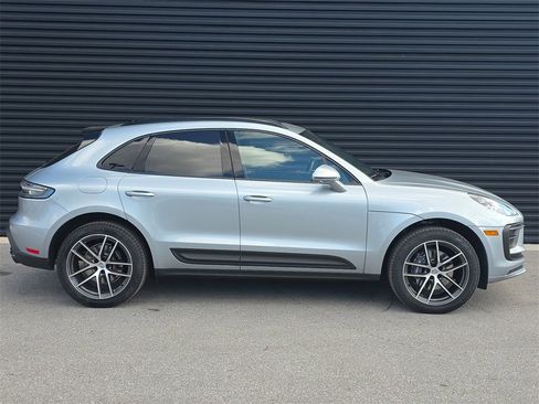 Used 2025 Porsche Macan image 8