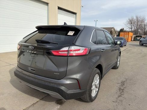 Used 2024 Ford Edge SEL w/ Convenience Package image 4