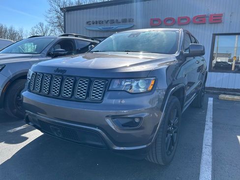 Used 2021 Jeep Grand Cherokee Laredo X image 1