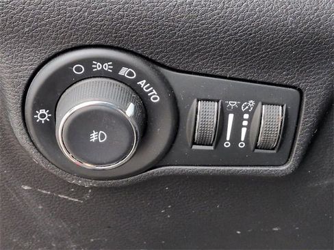 Certified 2024 Jeep Compass Limited image 17