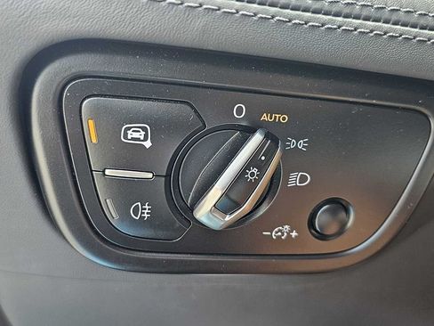 Used 2023 Bentley Bentayga AWD/4WD image 17