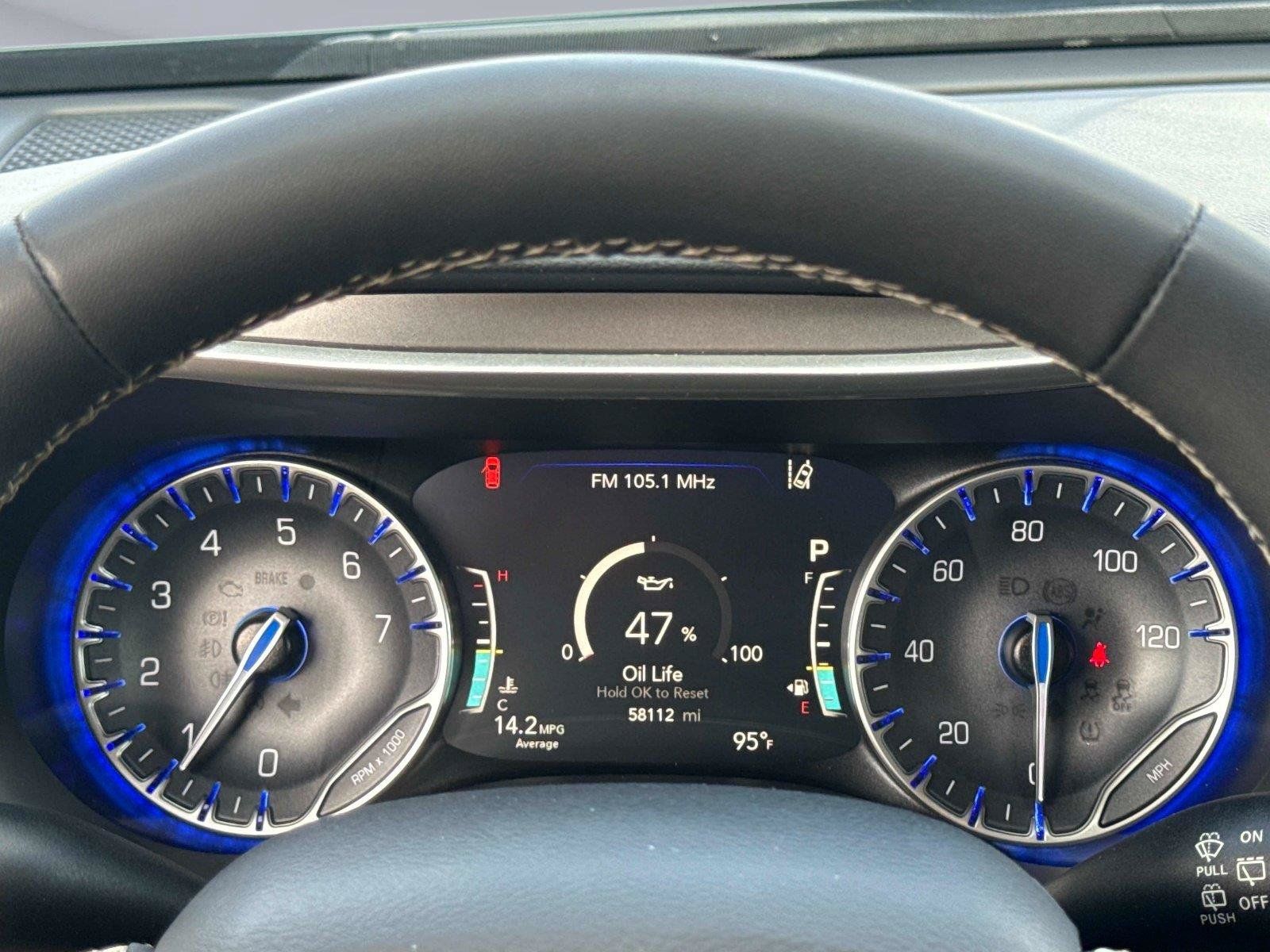 Used 2023 Chrysler Pacifica Touring-L FWD image 31