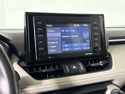 Used 2020 Toyota RAV4 XLE Premium image 24