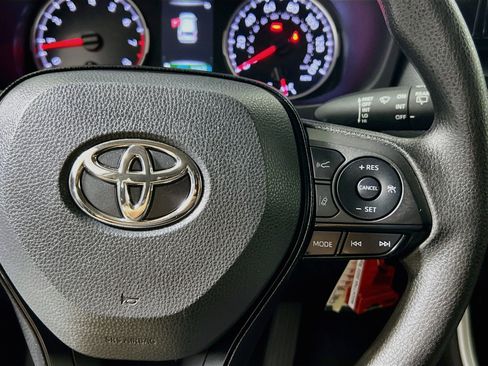 Used 2022 Toyota RAV4 LE FWD image 17