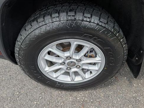 Used 2018 Jeep Grand Cherokee Laredo AWD/4WD image 9